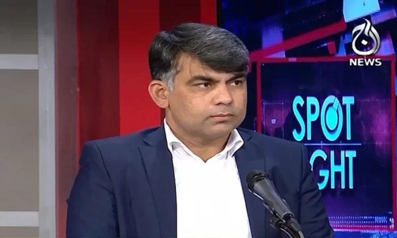 Finance Minister Muhammad Aurangzeb not running economy, claims journalist