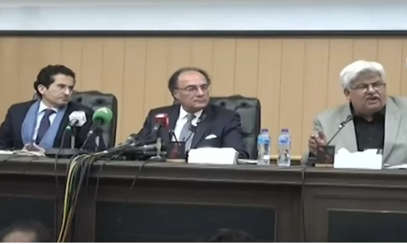 FBR focusing on &lsquo;top 5% people&rsquo; for revenue collection, says chief Langrial