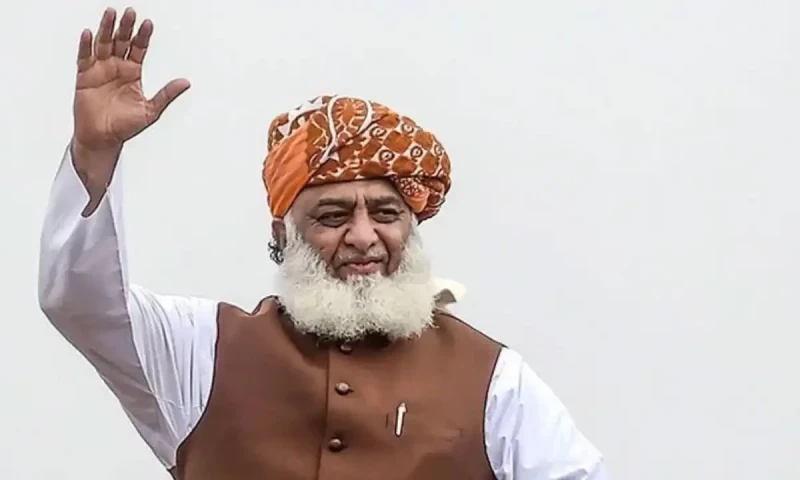 Maulana Fazlur Rehman suspends political activities due to health concerns