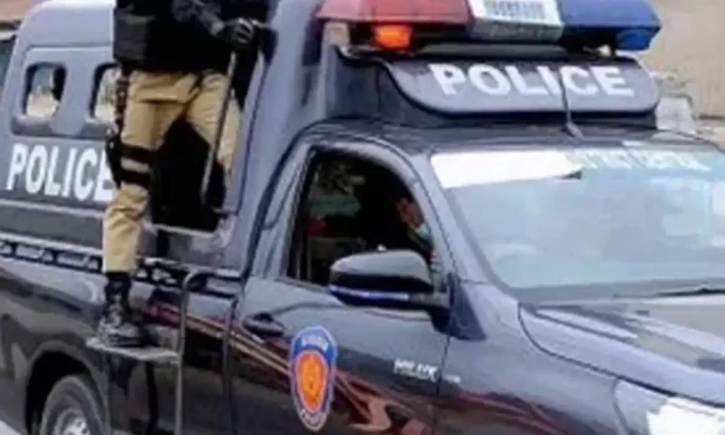 FIR registered after Karachi woman slashes husband&rsquo;s throat on motorcycle