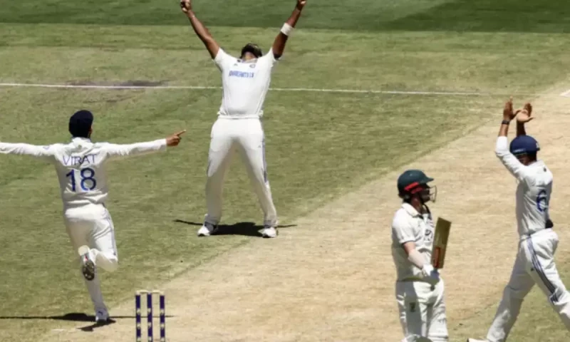 Bumrah gives India a shot at victory, but Australia lead by 333