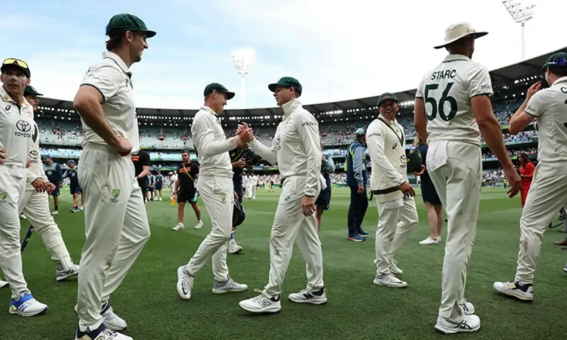 Australia win Test thriller to lead series after late India collapse