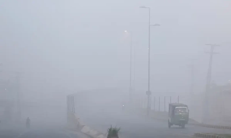 Three die in Chiniot accident due to dense fog