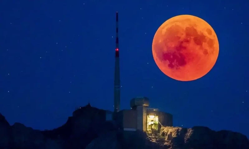 Pakistanis will be able to see a rare &lsquo;Blood Moon&rsquo; in 2025