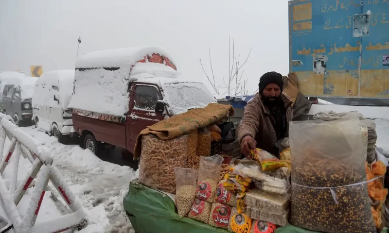 Murree administration issues travel advisory amid rain, snowfall forecast