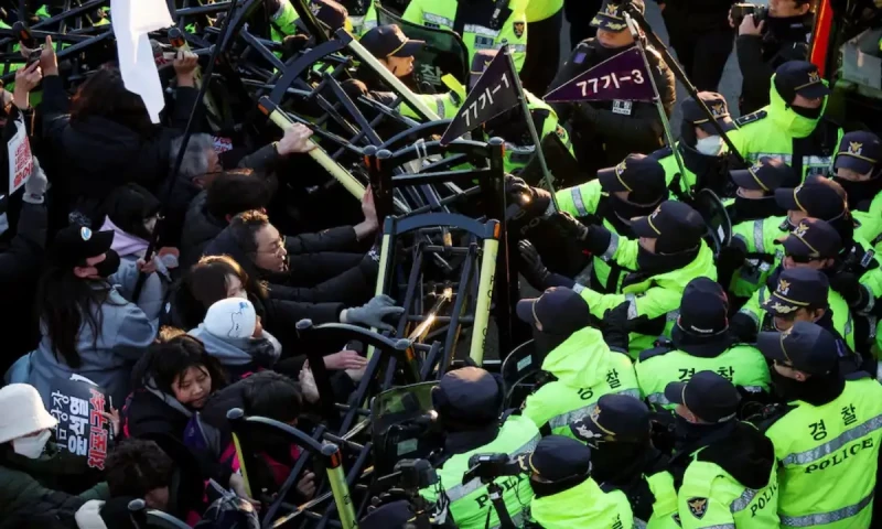 South Korean presidential guards prevent arrest of impeached Yoon after tense stand-off