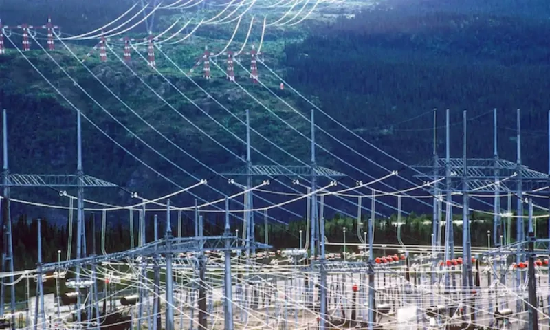 Government to establish 100MW solar power project in Gilgit Baltistan