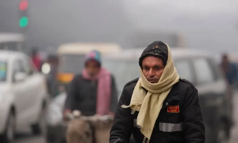 Severe cold in Karachi, but no rain in sight