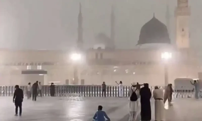 Heavy rain hits Madinah and surrounding region