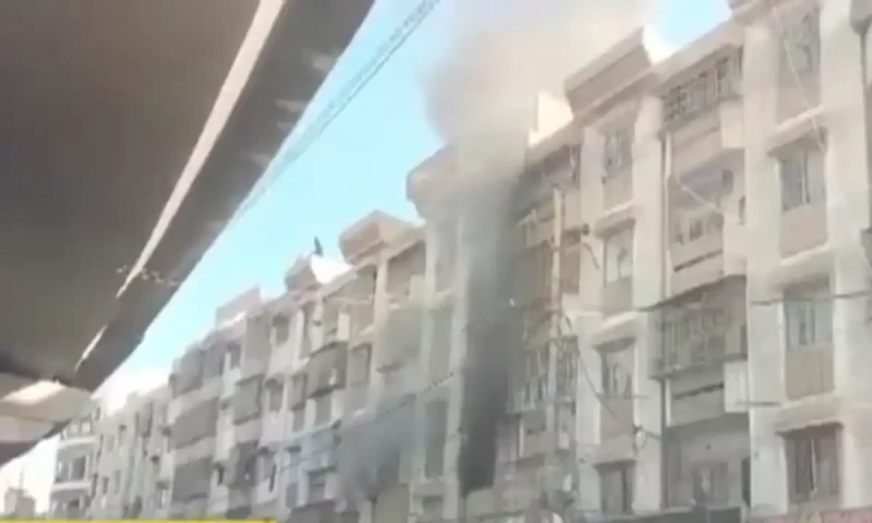 Fire breaks out at godown in Karachi&rsquo;s Nagin Chowrangi