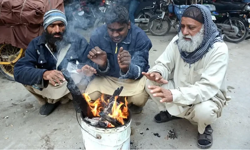 Karachi experiences intensifying cold with temperatures dropping