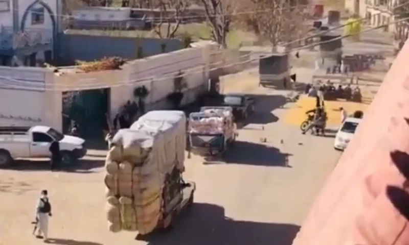 Limited traffic resumes on Parachinar-Tal road amid relief efforts in Kurram