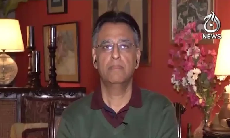 Army chief Gen Munir played &lsquo;key role&rsquo; in seeking $2b UAE loan, claims Umar