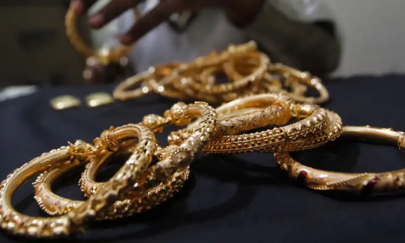 Gold prices jump in Pakistan