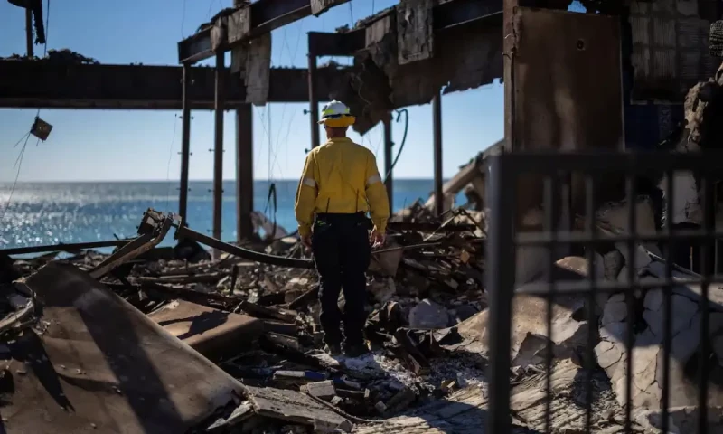 Los Angeles races to contain wildfires before severe winds return