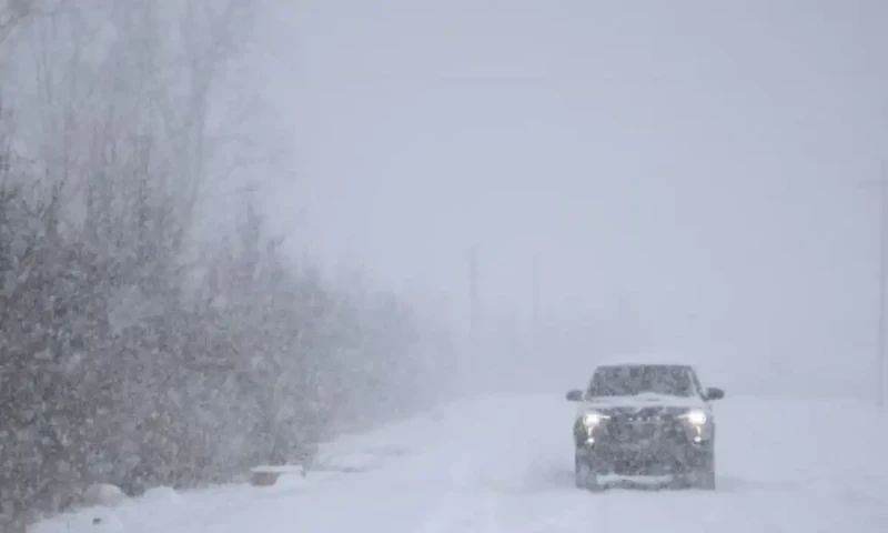 Louisville districts announce school opening schedule amid snowfall