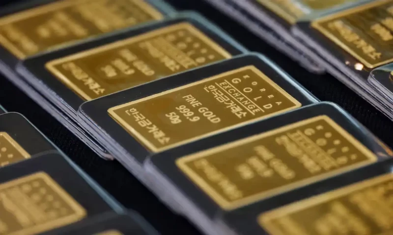 Gold prices decline in Pakistan