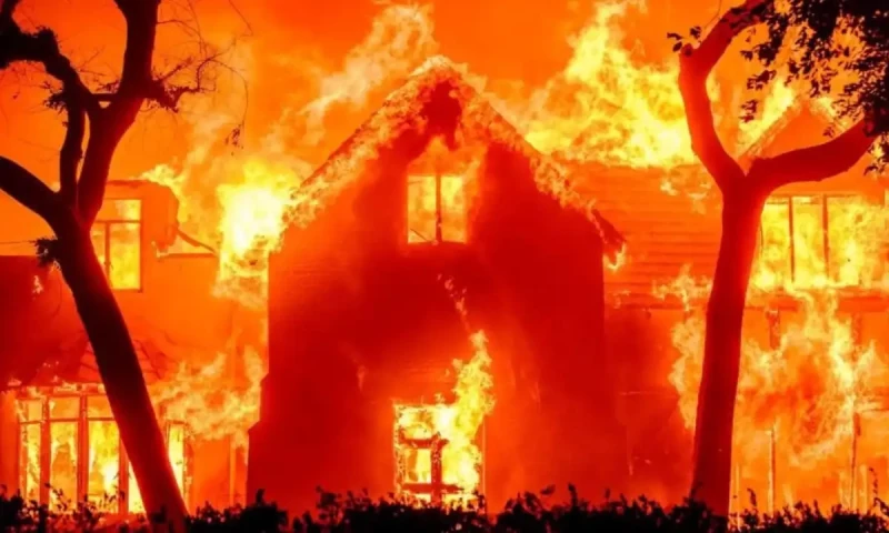 Los Angeles braces for return of dangerous winds amid ongoing wildfires
