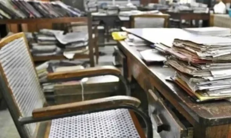 Govt signals early retirement for long-serving employees