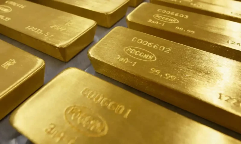 Gold prices rise in Pakistan amid international increases