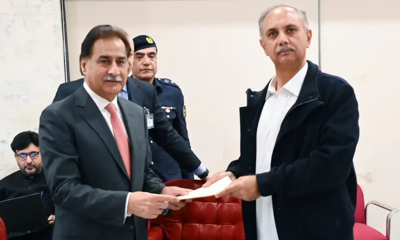PTI submits written &lsquo;Charter of Demands&rsquo; to government in third round of talks