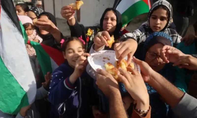 After celebrations, displaced Gazans return home to destruction