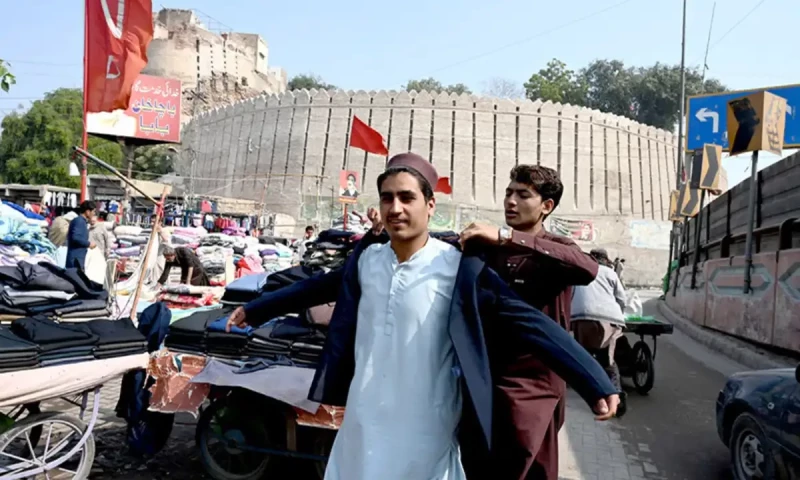 Strong winds, gusts expected to sweep through many parts of Pakistan