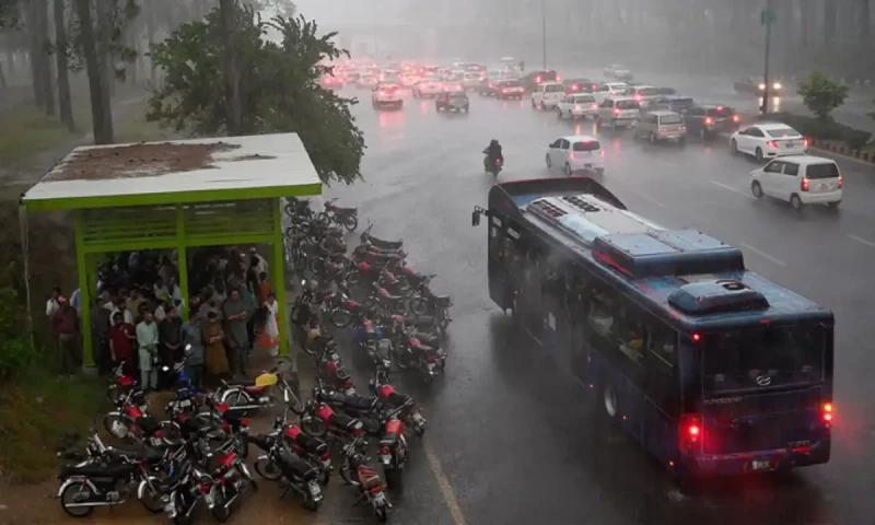 Rain, strong winds expected in Pakistan&rsquo;s upper parts