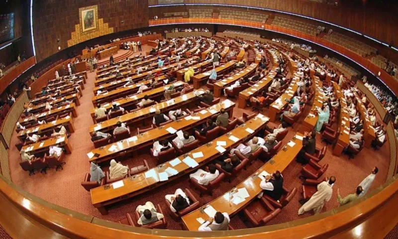 PPP&rsquo;s protest bears fruit as PM pledges to attend NA session