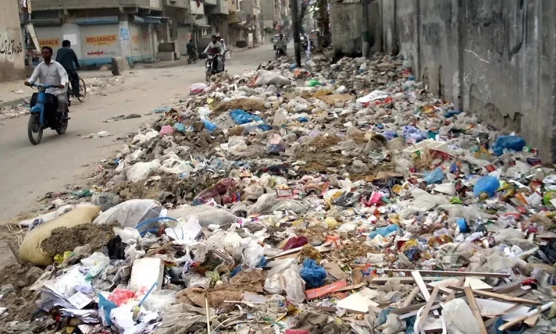 Karachi bans littering in open spaces for two months