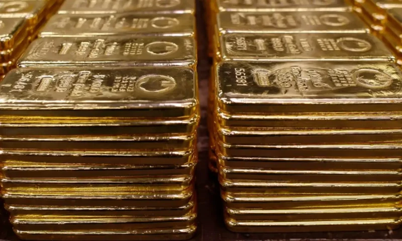 Gold prices decrease in Pakistan a day after massive increase