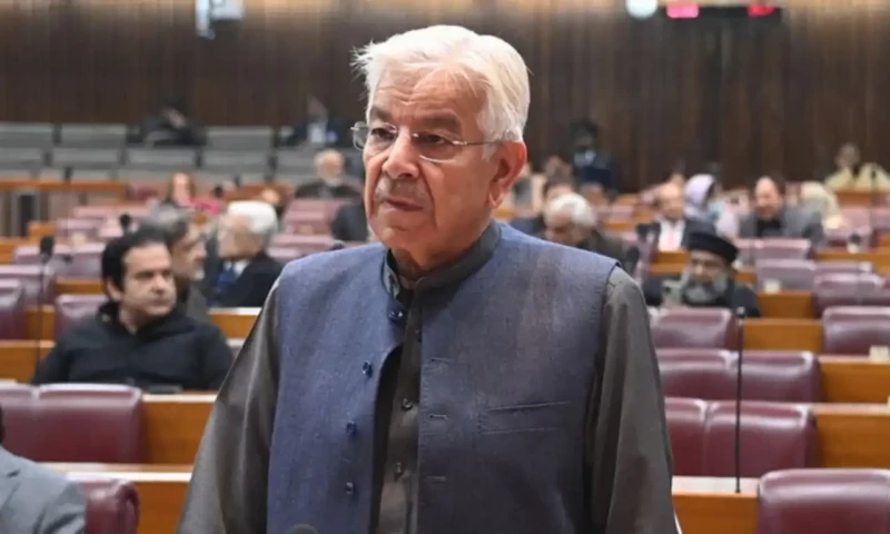 Leave PTI to its own devices, says Asif after Khan&rsquo;s party backs out of talks