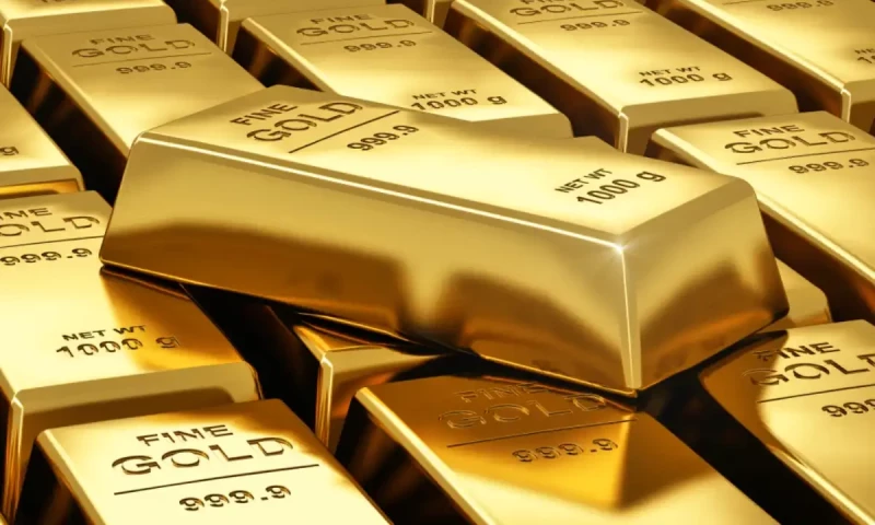 Gold prices decline significantly in Pakistan