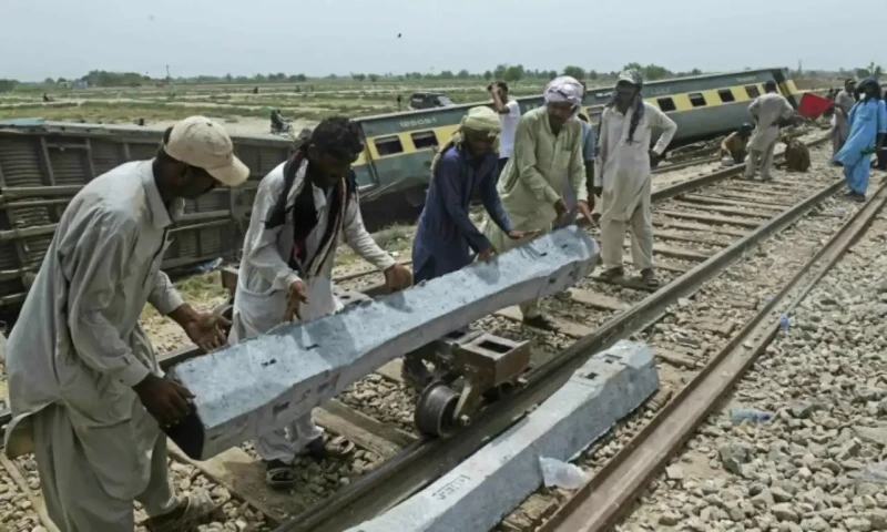 Railways ministry plans to axe 15,000 jobs in near future