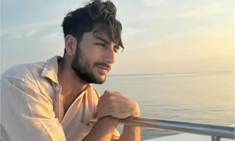 Karan Johar announces Ibrahim Ali Khan&rsquo;s Bollywood debut