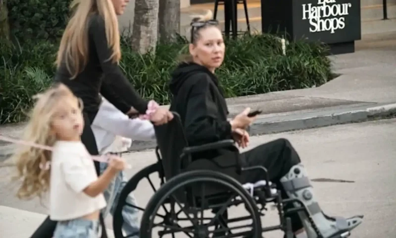 Former tennis star Anna Kournikova spotted in wheelchair during rare Miami outing