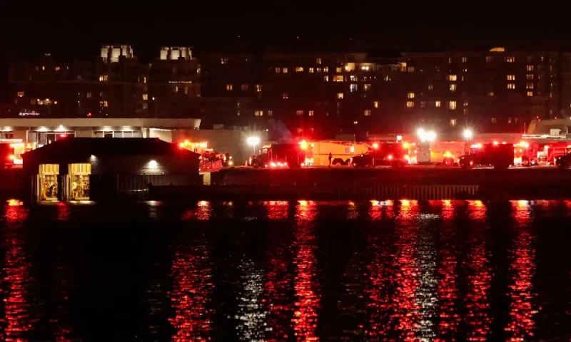 Air traffic control sees &lsquo;fireball&rsquo; in American Airlines jet collision