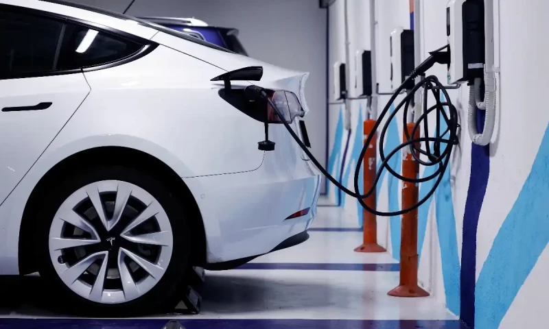 Government calls for accelerating transition to EV, renewable energy