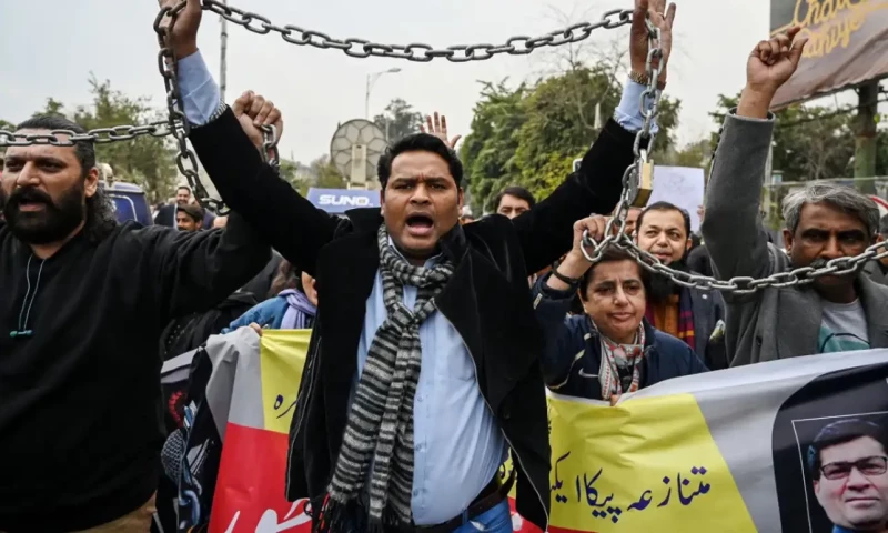 PFUJ observes &lsquo;black day&rsquo; today against controversial PECA amendment law