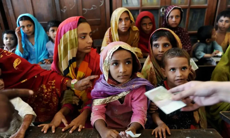 Pakistan&rsquo;s fertility rate drops to 3.6 live births per woman in three decades: UN