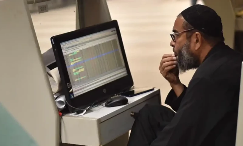 Shares at PSX&rsquo;s benchmark index lose over 200 points in intraday update