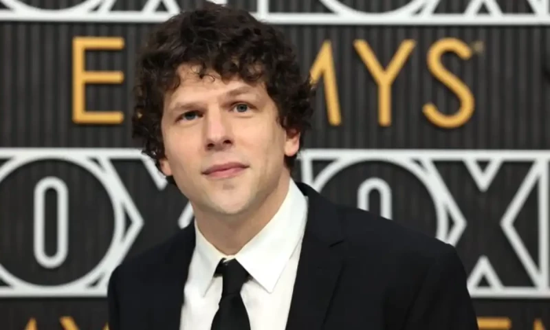 &lsquo;Social Network&rsquo; star Eisenberg slams Zuckerberg as &lsquo;obsessed with power&rsquo;