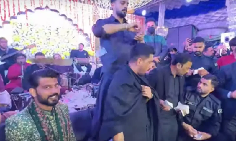 YouTuber Rajab Butt showers money at Bilal Marth&rsquo;s mehndi