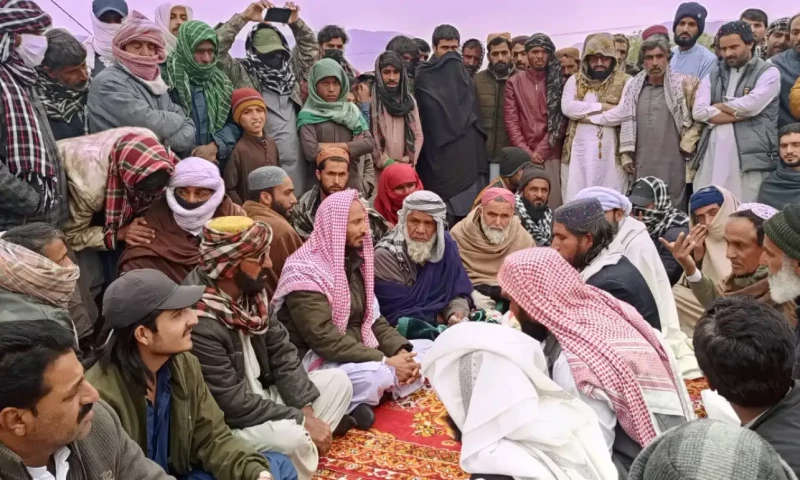 Kidnapped Khuzdar woman family&rsquo;s sit-in on Quetta-Karachi highway enters second day