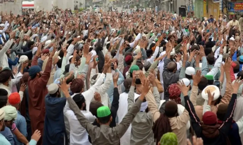 Northern bypass blocked by protesters in Karachi