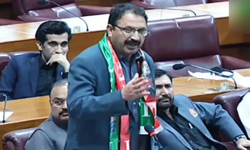 Fact Check: Did Junaid Akbar&rsquo;s brothers beat a &lsquo;poor man&rsquo;