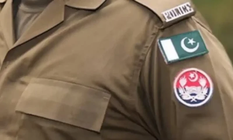 Policeman caught sexually assaulting beggar in Lahore