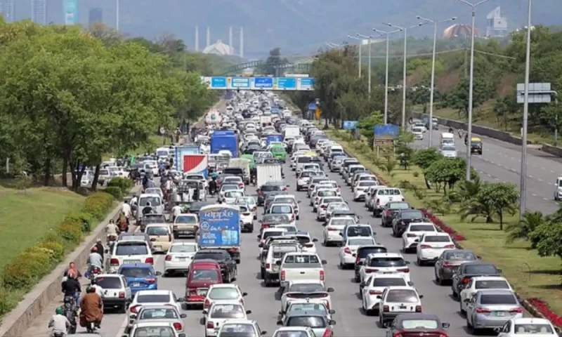 Traffic chaos in Islamabad as metro service suspended amid security alert