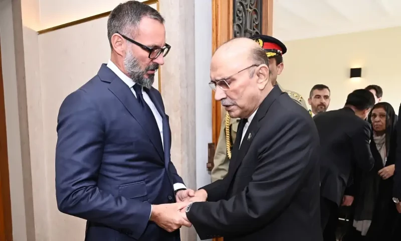 President Zardari calls on Prince Rahim to offer condolences over death of Aga Khan IV