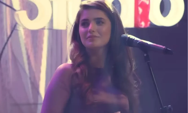 Did Momina Mustehsan delete all her photos from Instagram?